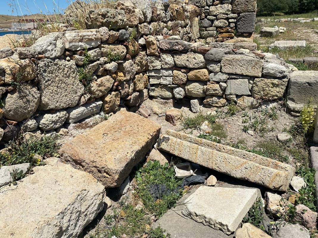 Kyme Antik Kenti'nin son hali yürek sızlatıyor 5