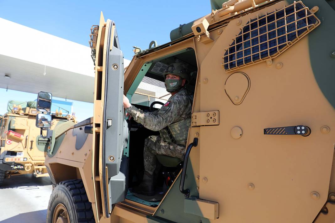 Türk askerleri Hamzabeyli Sınır Kapısı'ndan çıkış yaptı 6