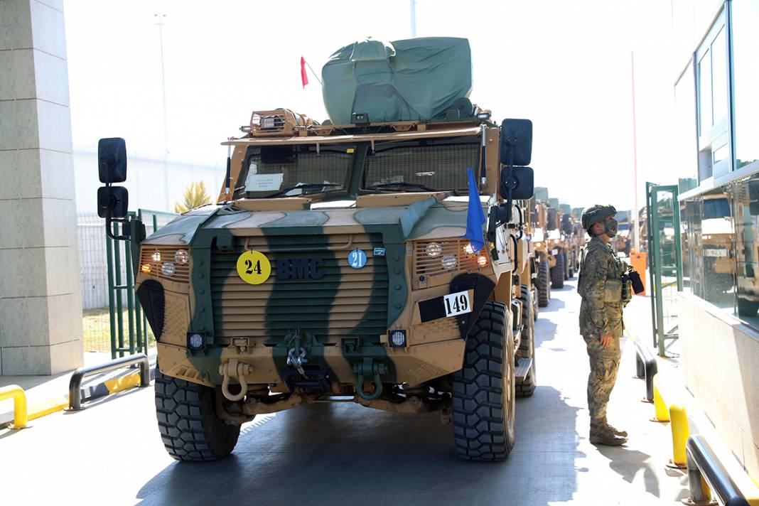 Türk askerleri Hamzabeyli Sınır Kapısı'ndan çıkış yaptı 9