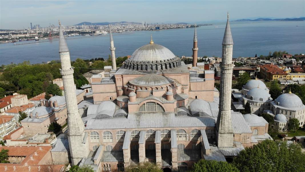 Ayasofya Camii'ne 87 yıl sonra ilk mahya 5