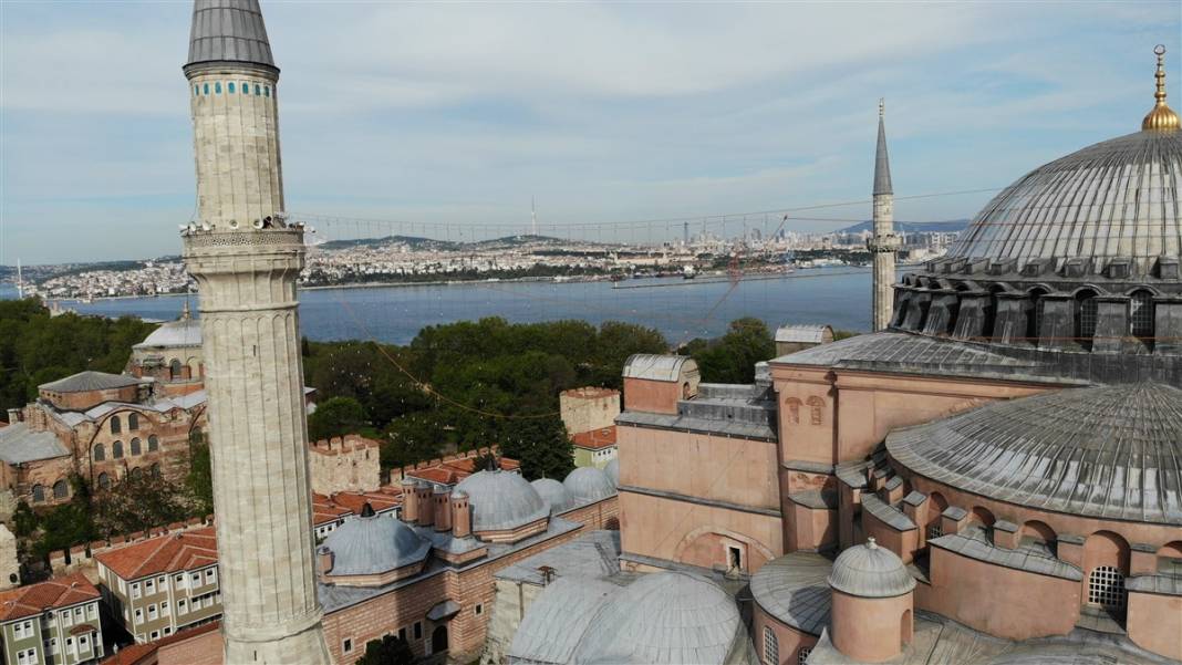 Ayasofya Camii'ne 87 yıl sonra ilk mahya 6
