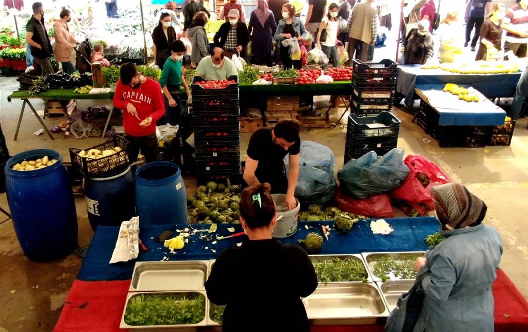 Marketlere fiyat tepkisi! Pazar yerleri açıldı, vatandaş akın etti 7