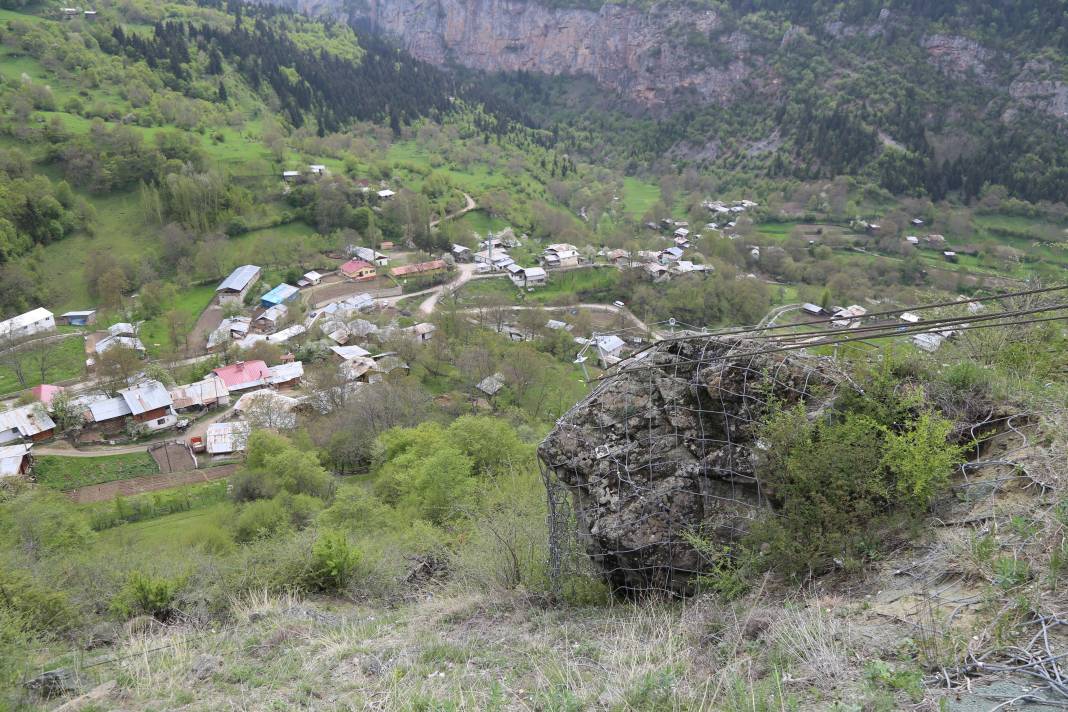 Köylülerin korkulu rüyası: Azrail gibi tepemizde 2