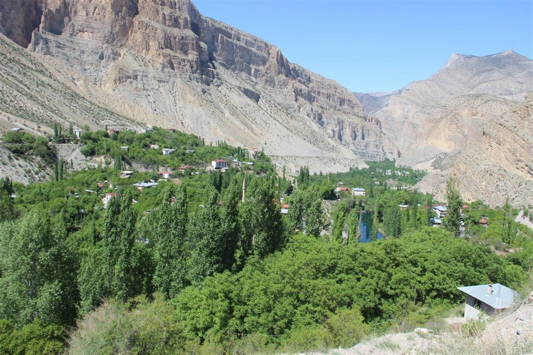 İki dağ arasındaki cennet... Görenler hayran kalıyor 2