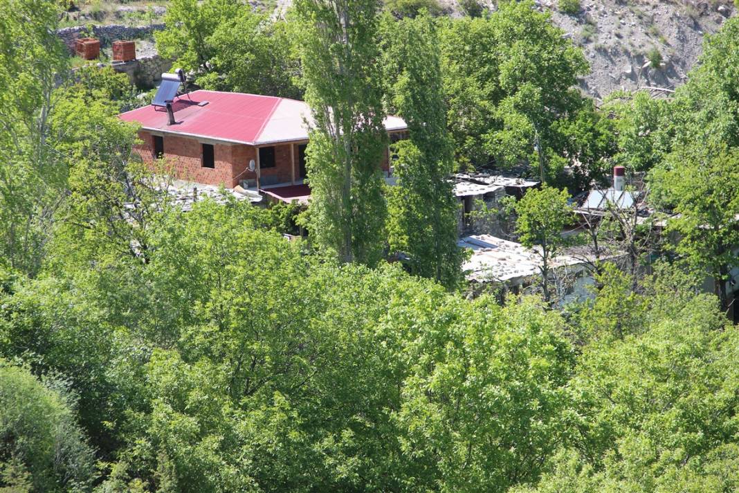 İki dağ arasındaki cennet... Görenler hayran kalıyor 9