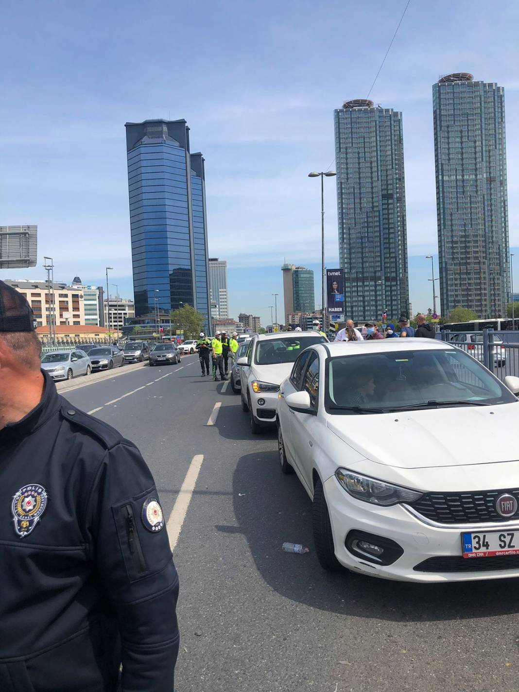 Bomba patladı sandılar! Makas dehşetinde ortalık savaş alanına döndü 6