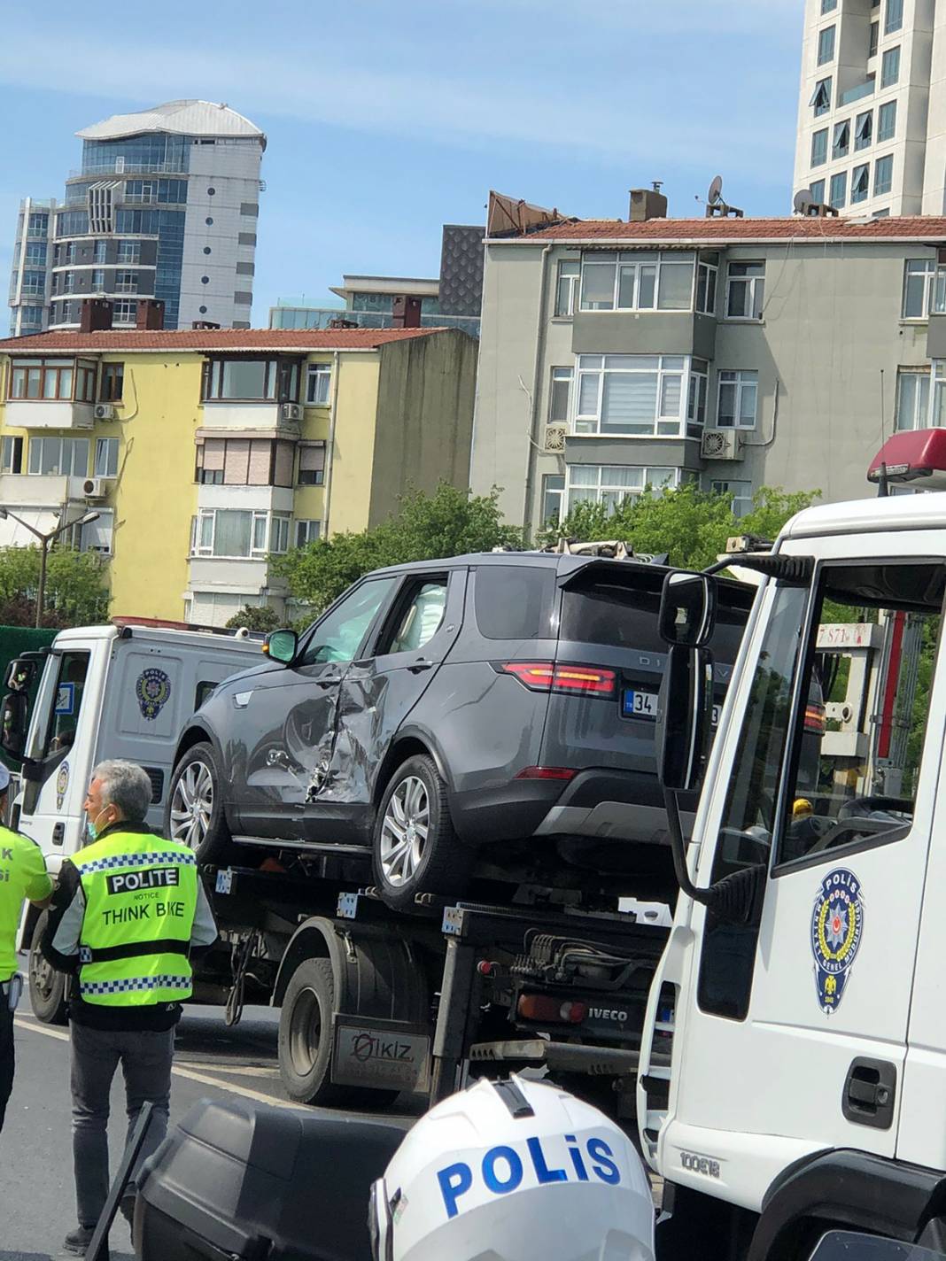 Bomba patladı sandılar! Makas dehşetinde ortalık savaş alanına döndü 2
