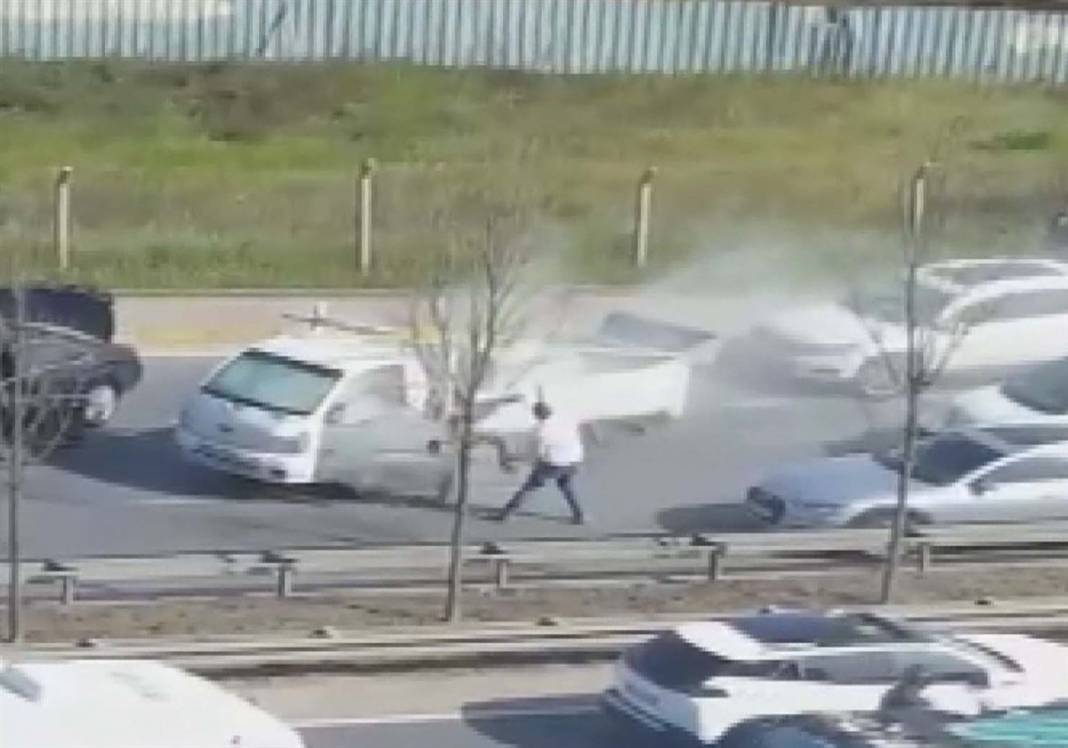 Lüks otomobilin sürücüsü pes dedirtti! İstanbul'da görülmemiş magandalık 3