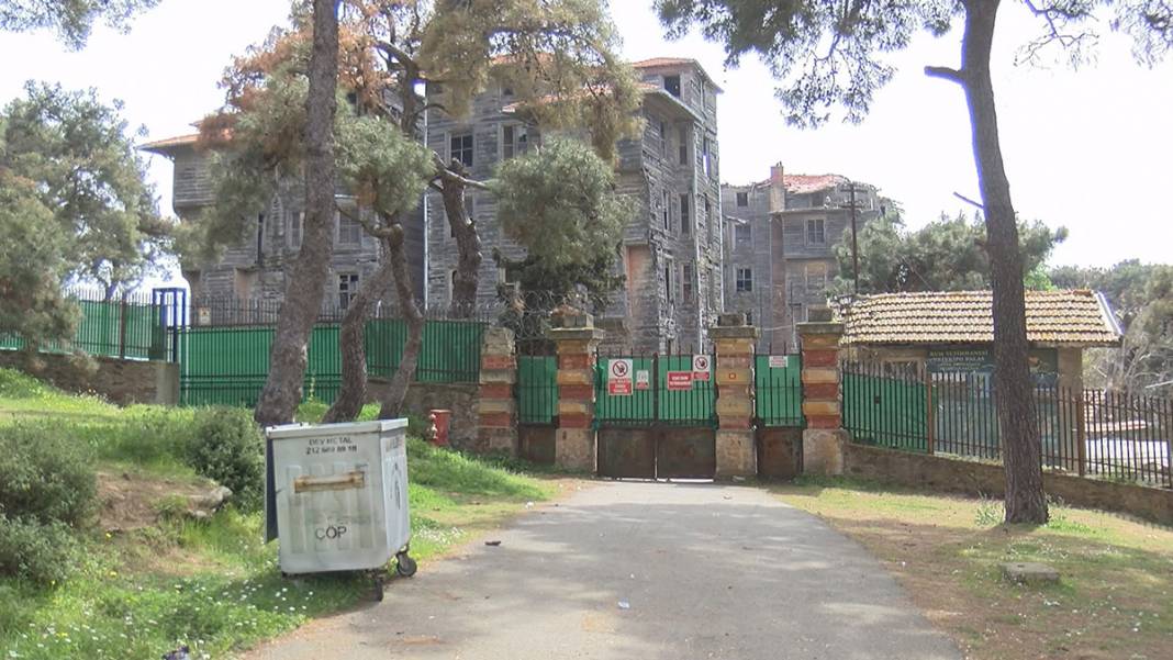 7 ay geçmesine rağmen restorasyon başlamadı... Her an yerle bir olabilir 14