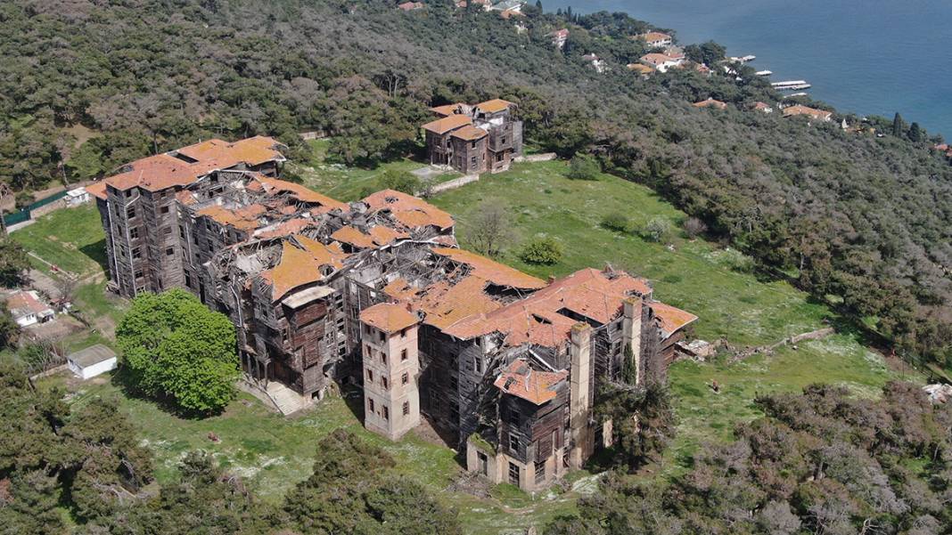 7 ay geçmesine rağmen restorasyon başlamadı... Her an yerle bir olabilir 2