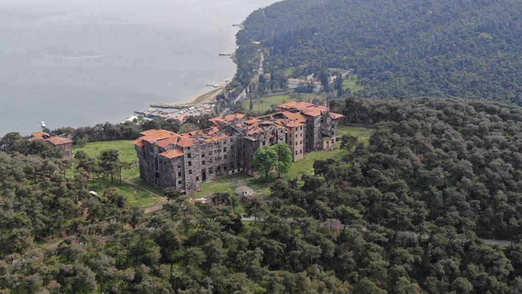 7 ay geçmesine rağmen restorasyon başlamadı... Her an yerle bir olabilir 3