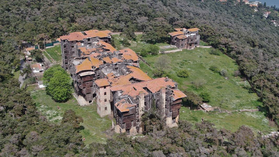 7 ay geçmesine rağmen restorasyon başlamadı... Her an yerle bir olabilir 4