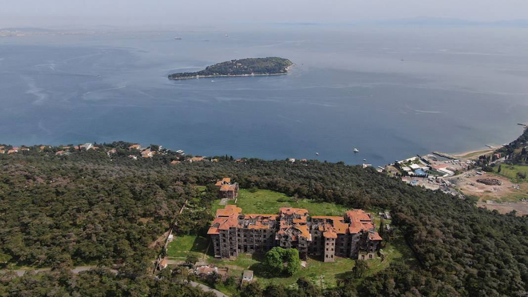 7 ay geçmesine rağmen restorasyon başlamadı... Her an yerle bir olabilir 6