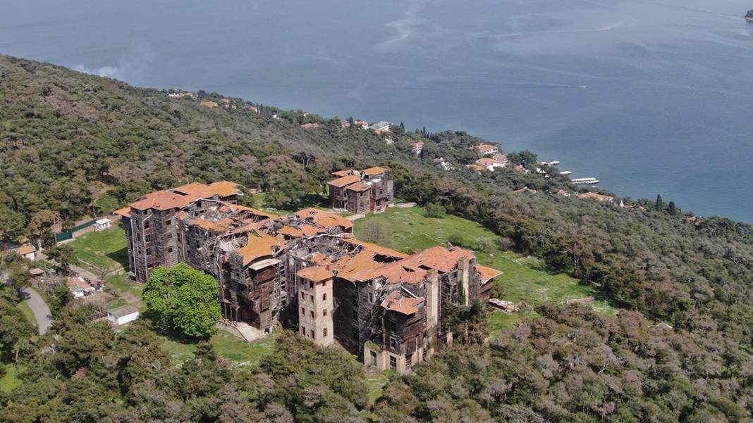 7 ay geçmesine rağmen restorasyon başlamadı... Her an yerle bir olabilir 7