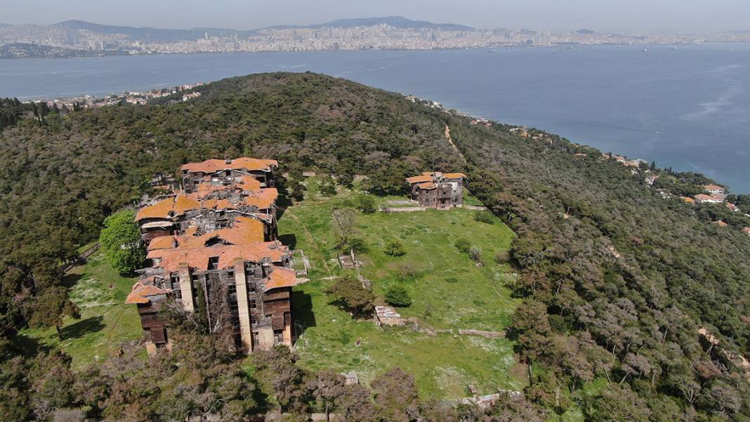 7 ay geçmesine rağmen restorasyon başlamadı... Her an yerle bir olabilir 8