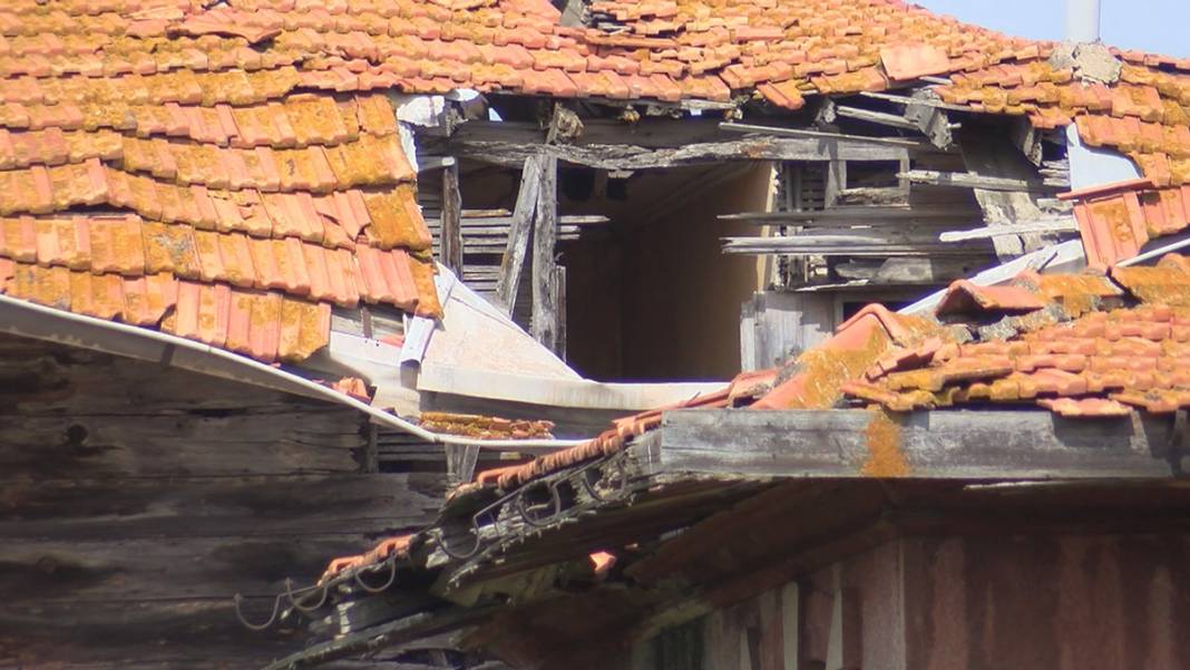 7 ay geçmesine rağmen restorasyon başlamadı... Her an yerle bir olabilir 9