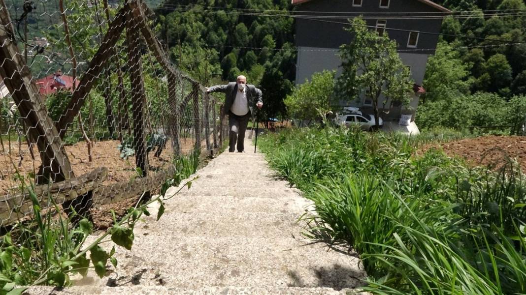 Fıkra gibi ama gerçek! Komşuların 'inat merdivenleri' 7