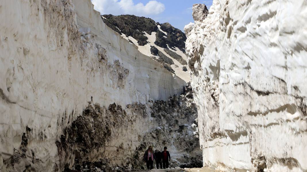 Burası Alaska değil Yüksekova! 8 metre karla mücadele... 10