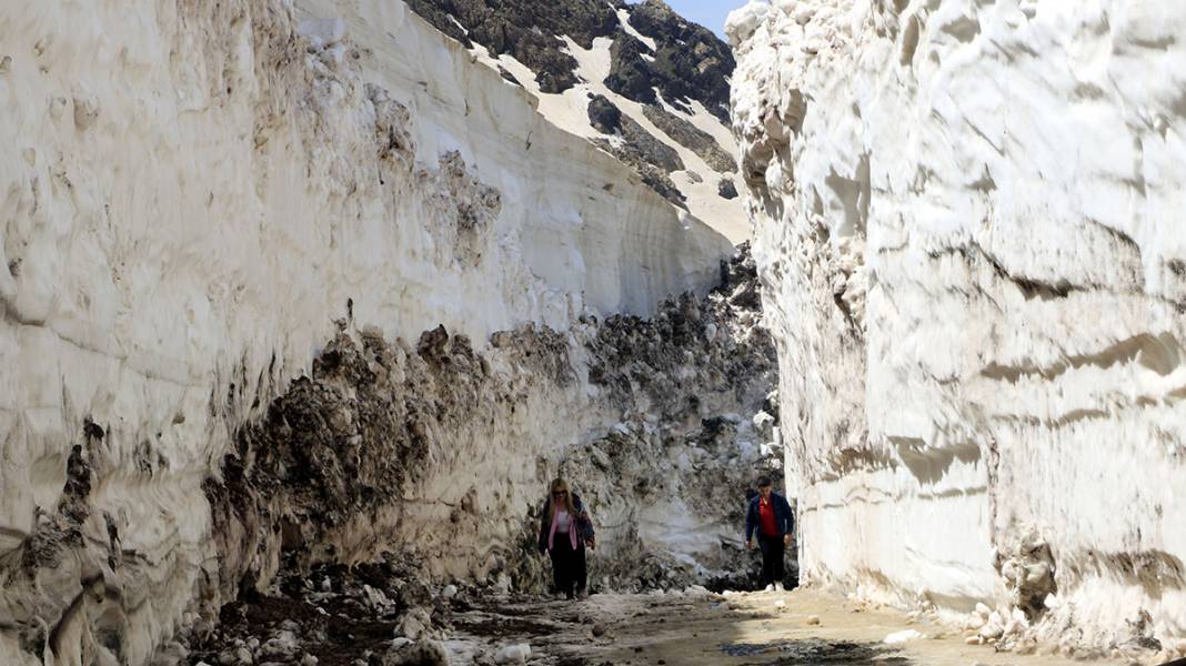 Burası Alaska değil Yüksekova! 8 metre karla mücadele... 12