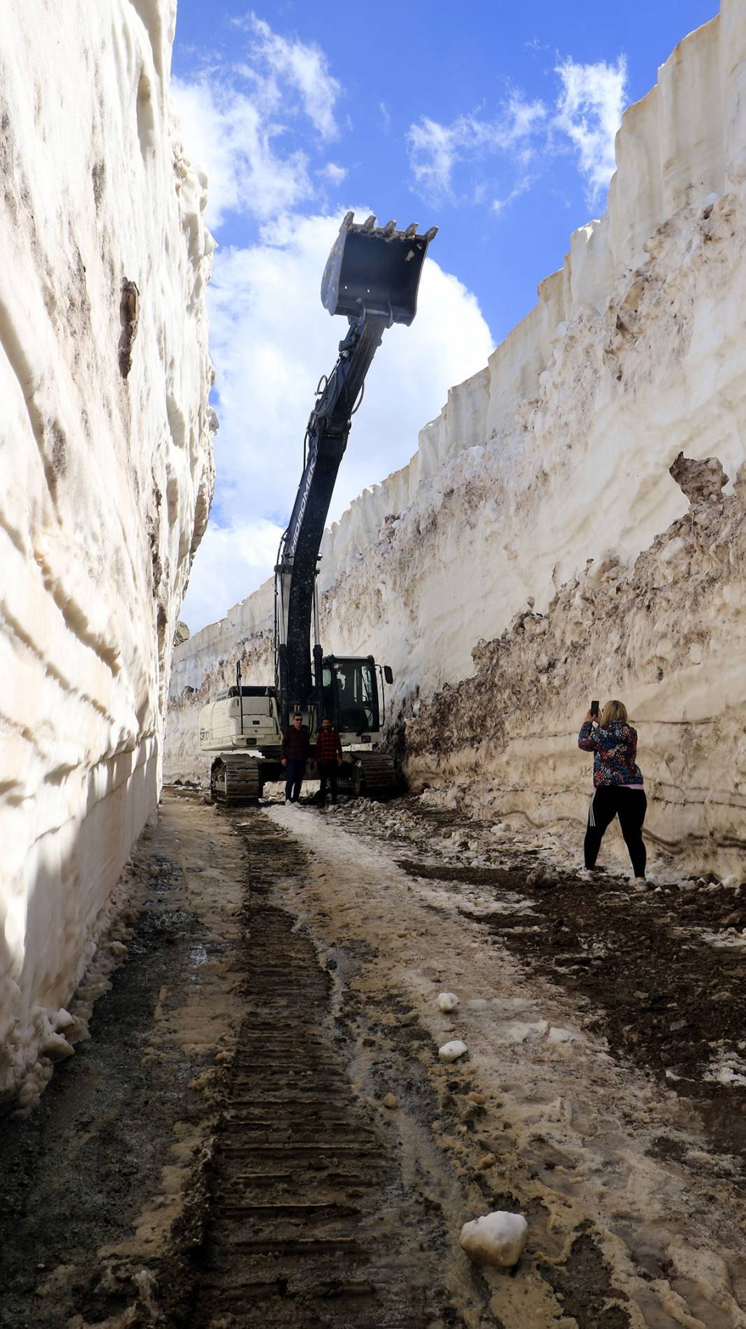 Burası Alaska değil Yüksekova! 8 metre karla mücadele... 13