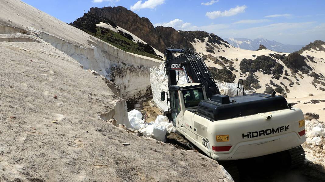 Burası Alaska değil Yüksekova! 8 metre karla mücadele... 4