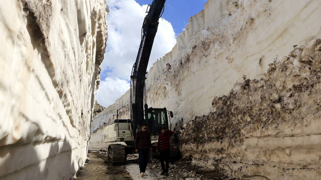 Burası Alaska değil Yüksekova! 8 metre karla mücadele... 7