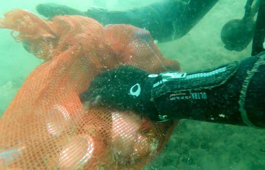 Deniz temizliğine dalış sporcuları da katıldı: Müsilaj örümcek ağlarını andırıyor 1