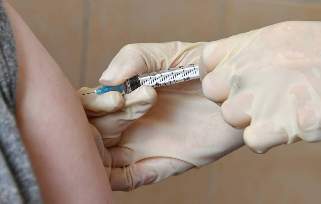 Güvenli değil! 2 milyon doz aşının dağıtımı durduruldu 2