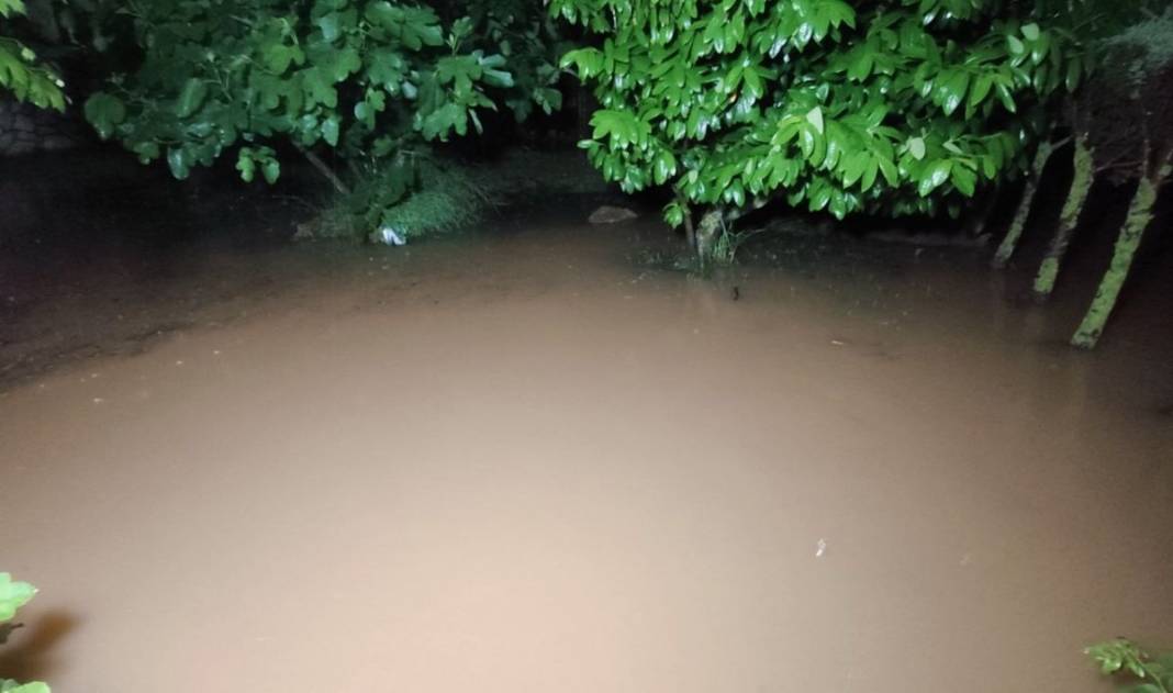 Sağanak bir ilçeyi perişan etti, her yeri su bastı 5
