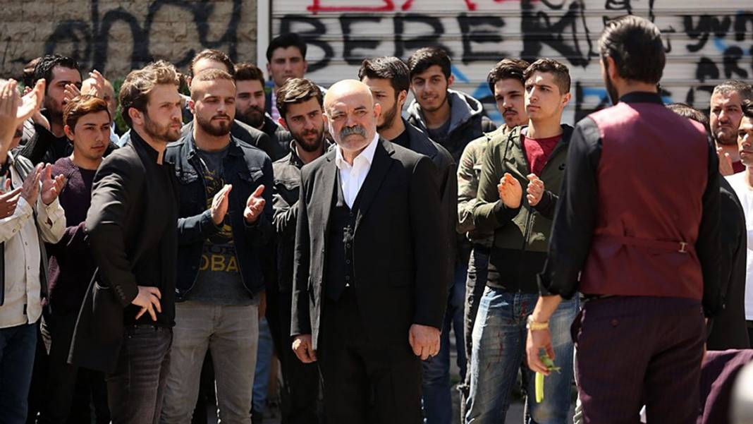 Yamaç dayanamadı! 'Veda etmek zor geldi' diyerek Çukur hayranlarına müjdeyi verdi 5