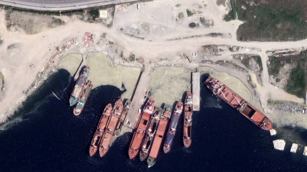 Deniz salyası uzaydan da görüldü 7