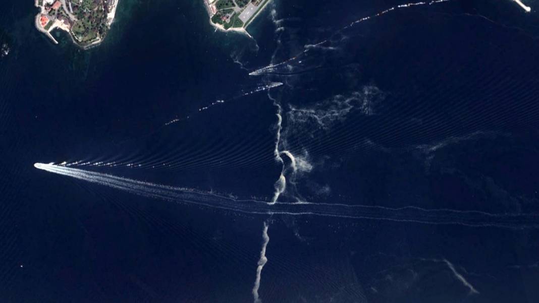 Deniz salyası uzaydan da görüldü 9