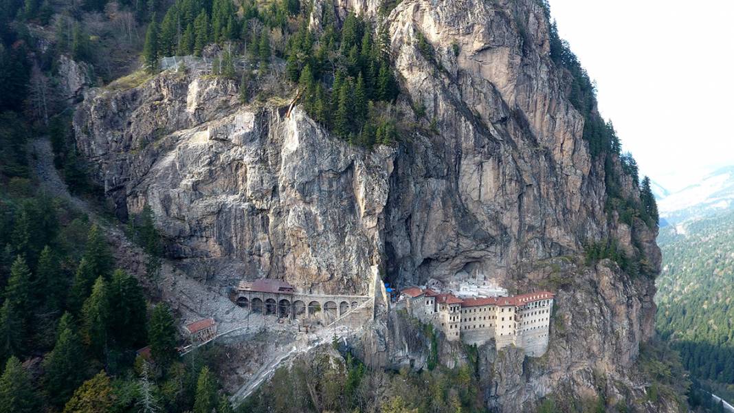 Sümela Manastırı'ndaki gizli mekanlar ziyarete açıldı 11