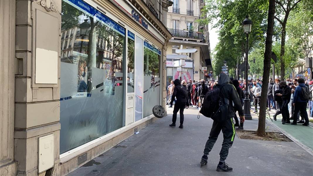 Fransa'da 'zorunlu aşı' protestosu: Diktatörlükle mücadele ediyoruz 3