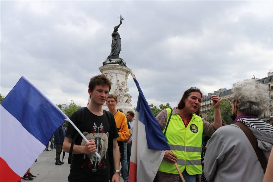 Fransa'da 'zorunlu aşı' protestosu: Diktatörlükle mücadele ediyoruz 4