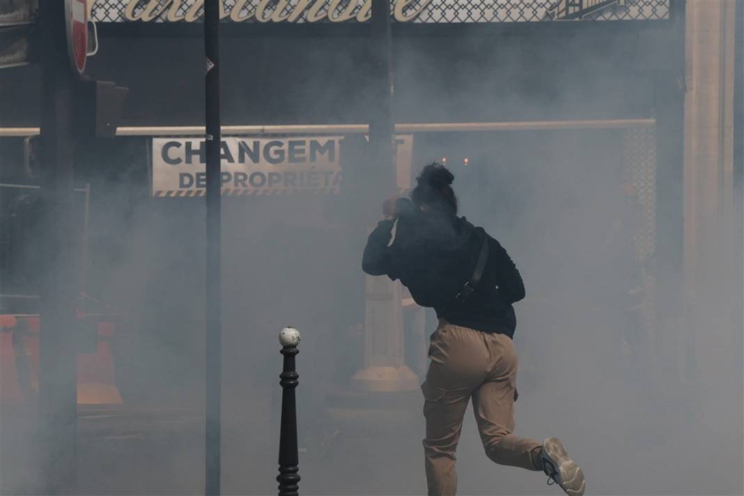 Fransa'da 'zorunlu aşı' protestosu: Diktatörlükle mücadele ediyoruz 11