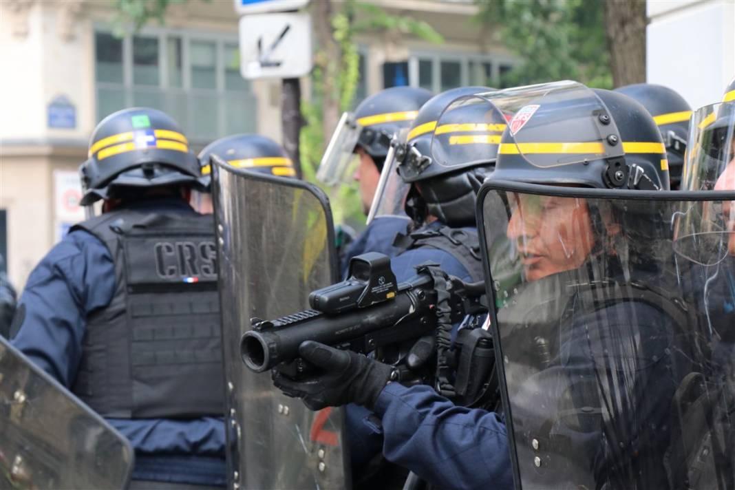 Fransa'da 'zorunlu aşı' protestosu: Diktatörlükle mücadele ediyoruz 31