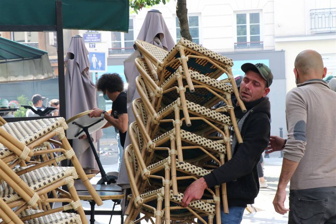 Fransa'da 'zorunlu aşı' protestosu: Diktatörlükle mücadele ediyoruz 34
