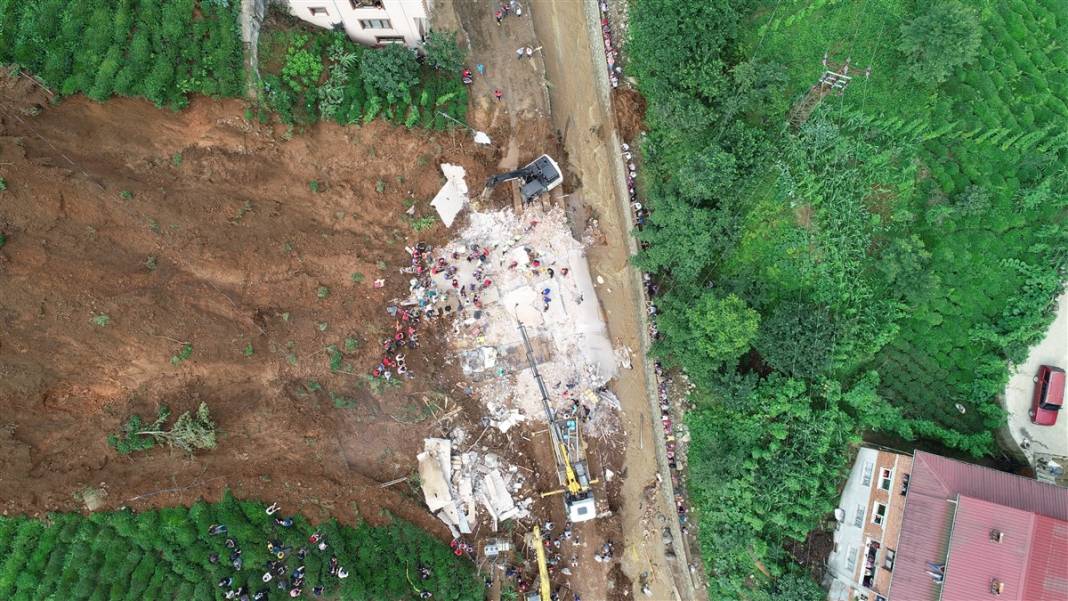 Rize'de 6 can alan felaketin izleri siliniyor 19