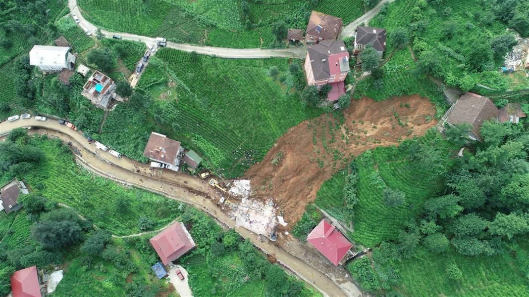 Rize'de 6 can alan felaketin izleri siliniyor 21