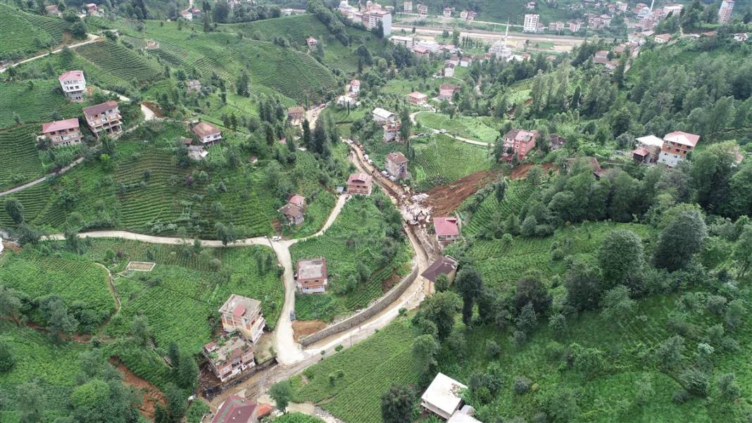 Rize'de 6 can alan felaketin izleri siliniyor 23