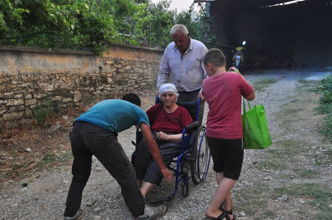 Cumhuriyet tarihinin en büyük yangını devam ediyor! 2 mahalle daha boşaltıldı 21