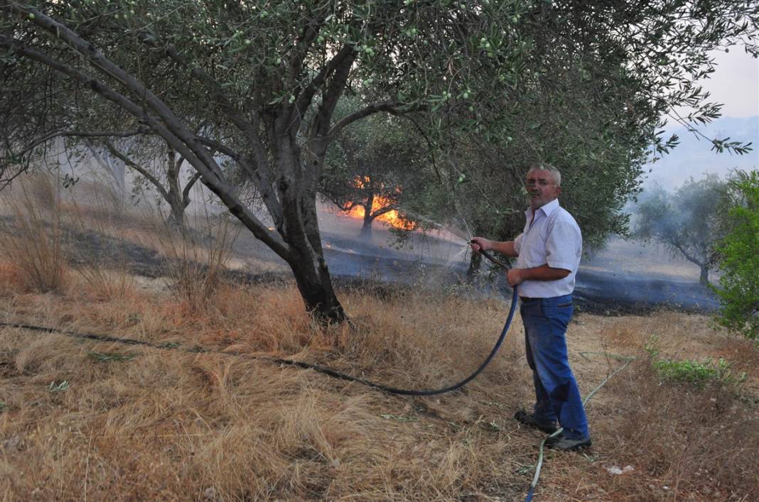 Cumhuriyet tarihinin en büyük yangını devam ediyor! 2 mahalle daha boşaltıldı 22