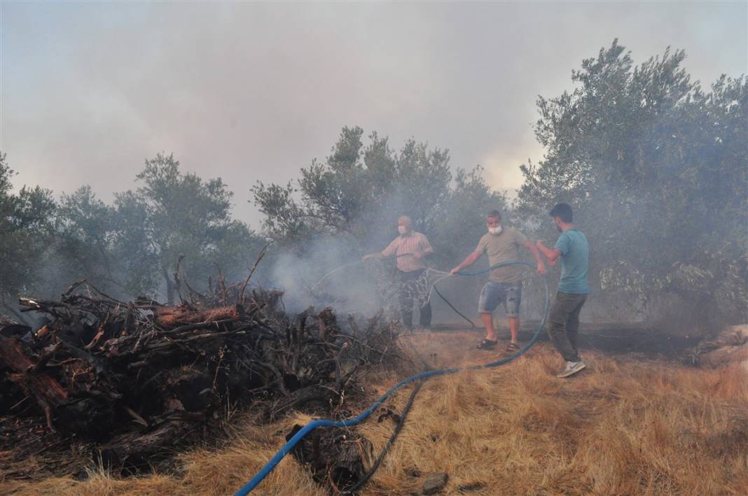 Cumhuriyet tarihinin en büyük yangını devam ediyor! 2 mahalle daha boşaltıldı 23