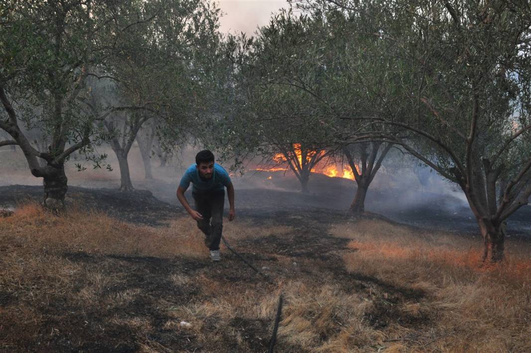 Cumhuriyet tarihinin en büyük yangını devam ediyor! 2 mahalle daha boşaltıldı 24