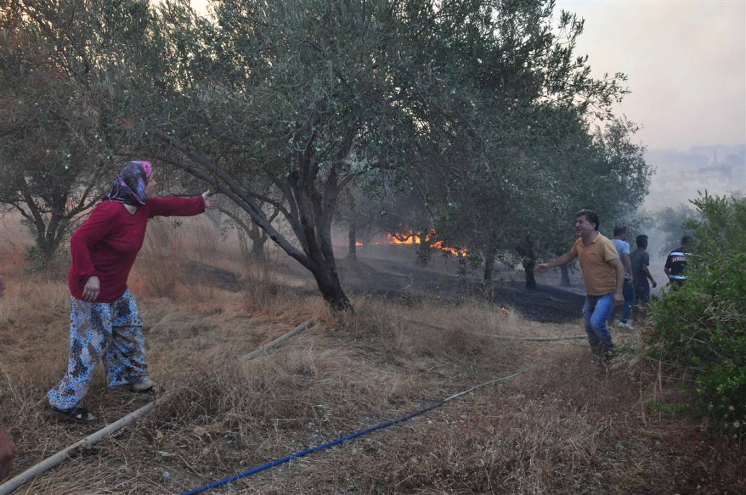 Cumhuriyet tarihinin en büyük yangını devam ediyor! 2 mahalle daha boşaltıldı 25