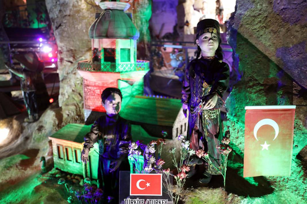 Mağarada yüzlerce yıllık oyuncaklar sergileniyor 4