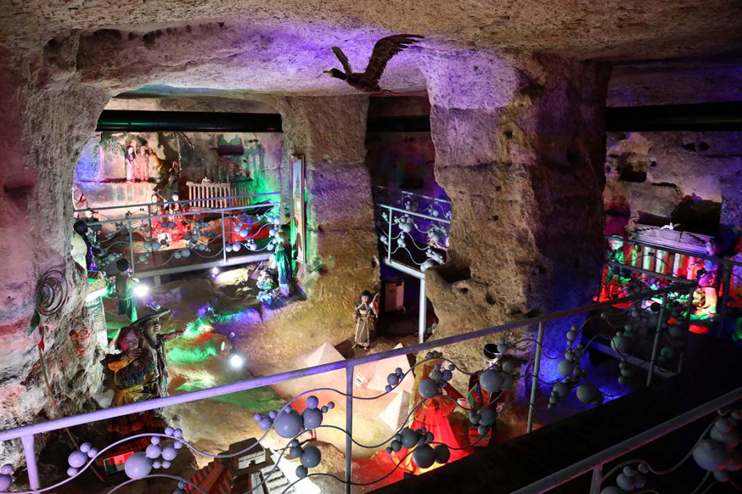 Mağarada yüzlerce yıllık oyuncaklar sergileniyor 5