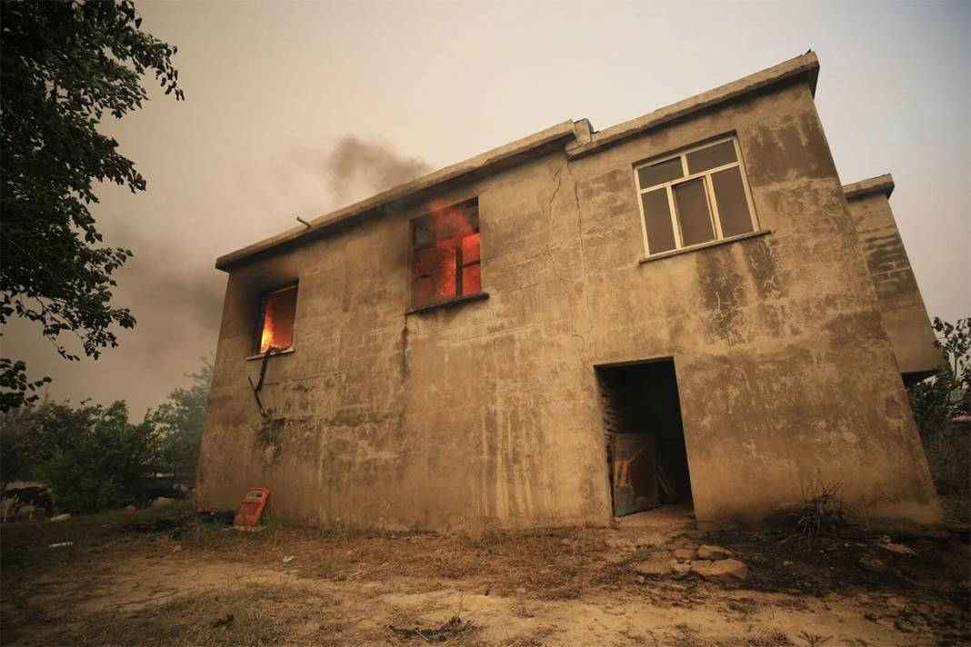 Akdeniz yanıyor! Yangın fırtınası 4 ili sardı 6