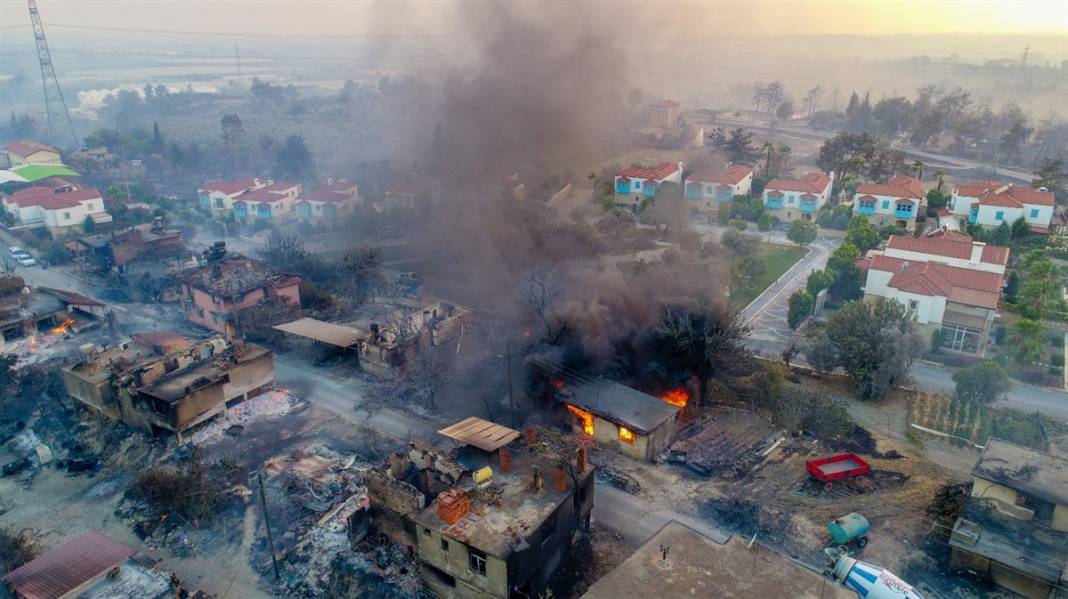 Cumhuriyet tarihinin en büyük yangını devam ediyor! 2 mahalle daha boşaltıldı 39